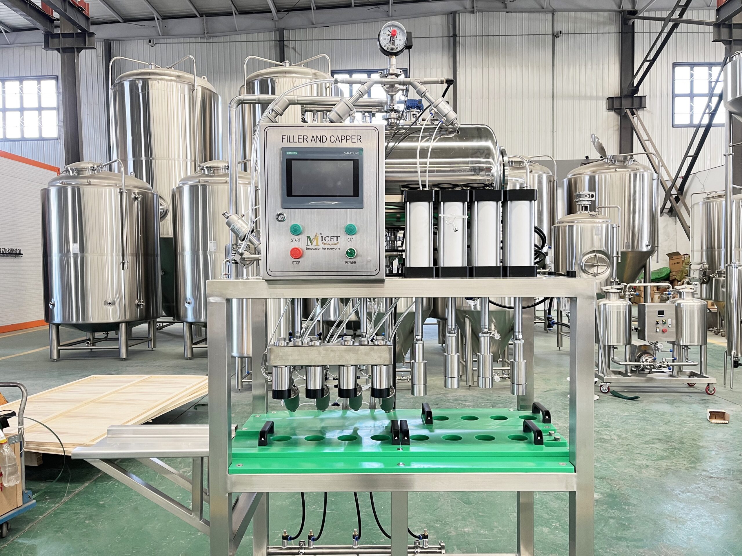 4 Heads Bottle filler and capper 1