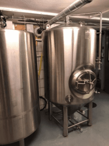 图片10 4 1000L Brewery tanks in Switzerland