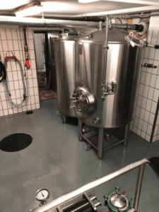图片9 4 1000L Brewery tanks in Switzerland