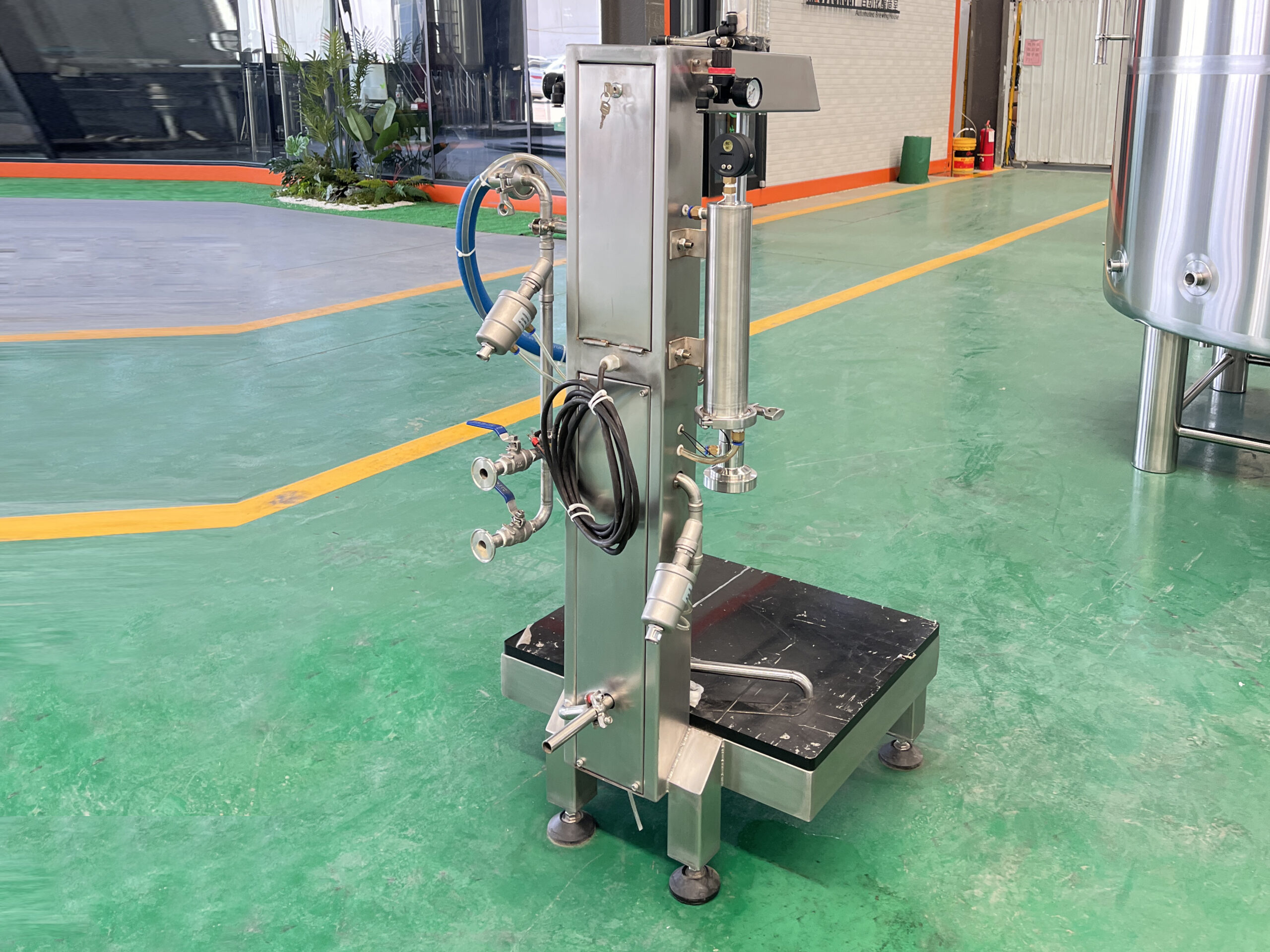 Used Single-Head Beer Keg Filling Machine